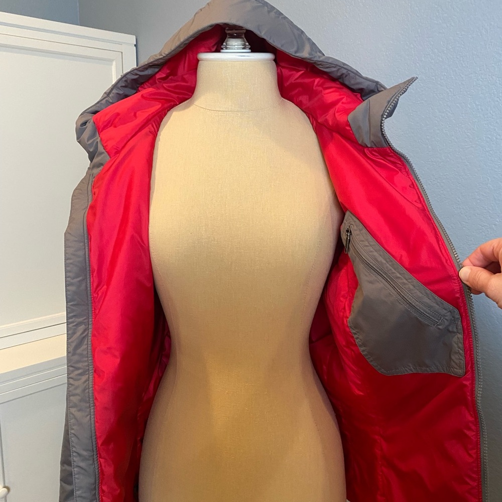 Patagonia Gray Jacket with Red Lining - Picture 4 of 12
